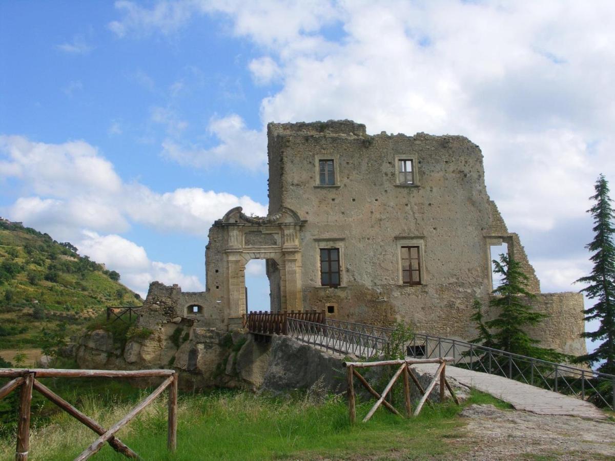 Al Castello Apartment 菲乌梅夫雷多布鲁齐奥 外观 照片